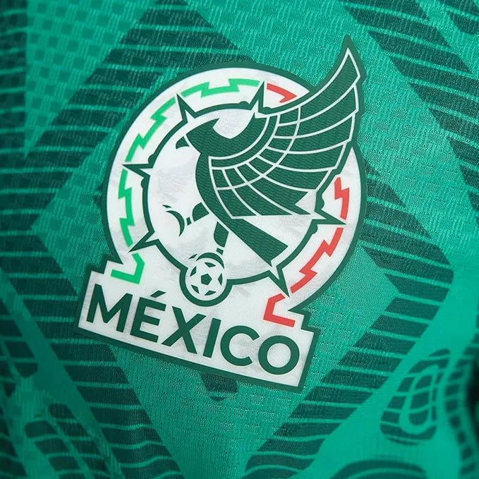 Jersey Oficial de la Selección Mexicana Mundial 2026 Nexiora | Camiseta Local Authentic Home Jersey | 100% Poliéster Transpirable | Cuello Crew Manga Corta | Modelo JL8540 para Adulto